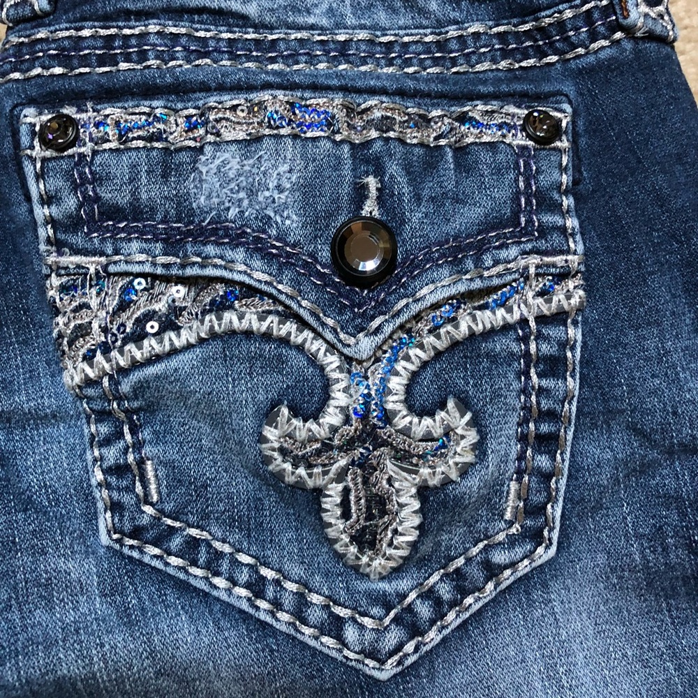 ✨💎EUC Sz 28 Rock Revival Yui Mid Rise Skinny💎✨
